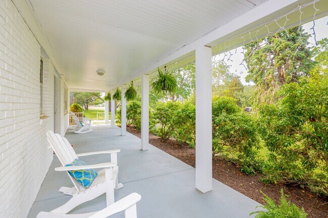 Building Photo - 2 Tims Trail