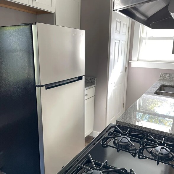 Building Photo - 1105 E Kansas St