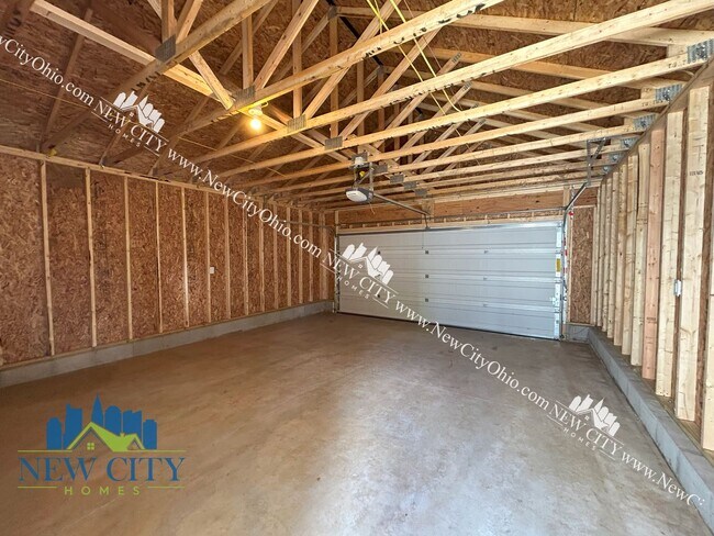 Building Photo - ONE MONTH FREE RENT! Apply by 8/31! Newly ...