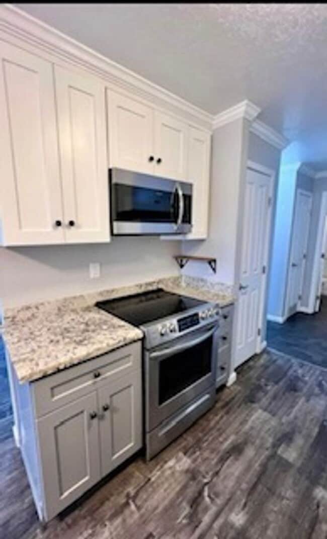 Building Photo - Charming 1-Bedroom Condo in a Serene Neigh...