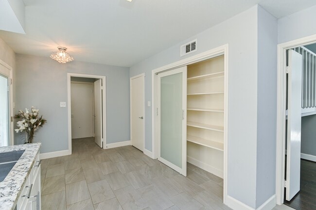 Building Photo - 12800 Briar Forest Dr