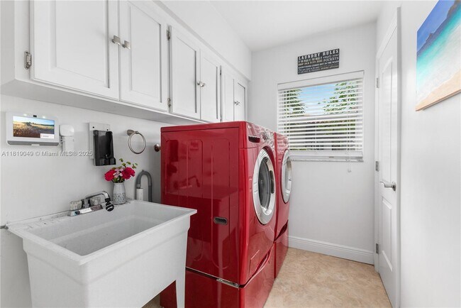Building Photo - 4902 N Travelers Palm Ln