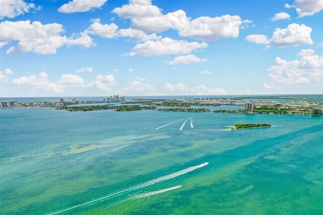 Building Photo - 650 NE 32nd St