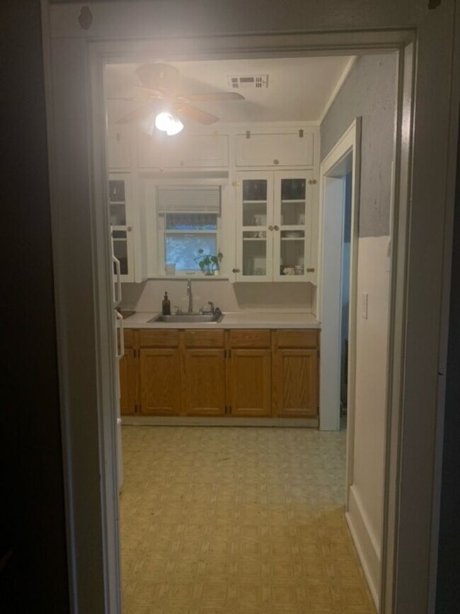 Building Photo - Cozy 1 bed 1 Bath Close to OU Campus