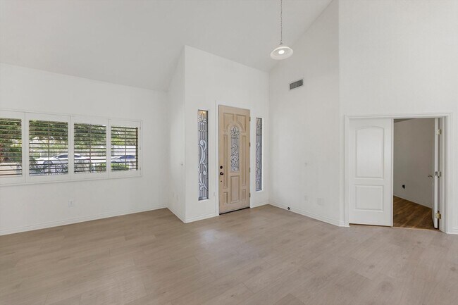 Building Photo - 8133 Horizon Lake Dr