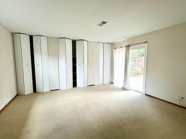 Building Photo - 519 Drucilla Dr