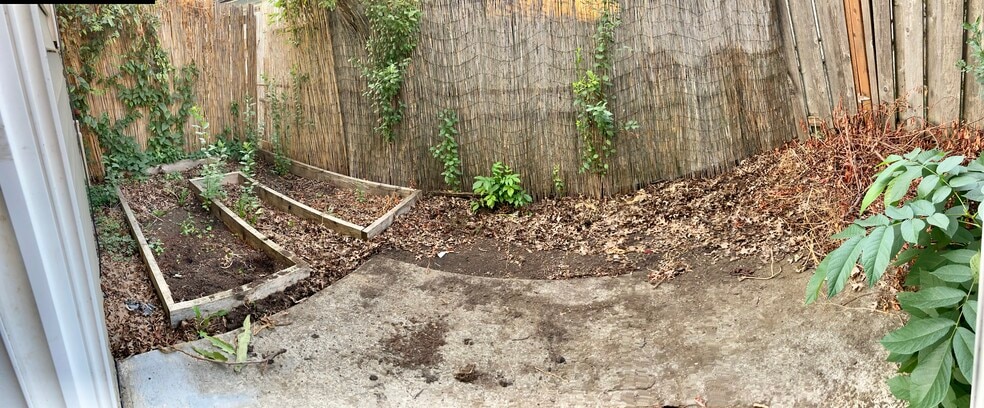 Fenced yard - 756 NE 92nd Ave