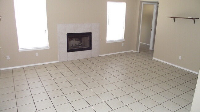 Building Photo - Northeast El Paso 3 Bed/2.5 Bath Refrig A/C w/Bonus Loft!