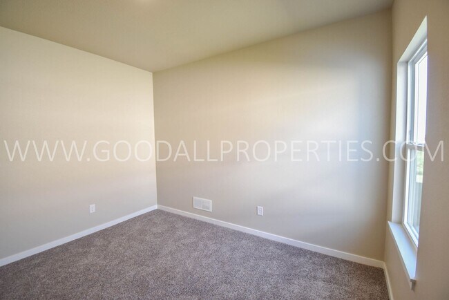 Building Photo - 4 Bed 2 Bath Home in the Waukee School Dis...