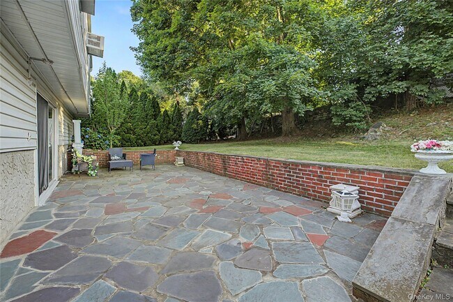 Building Photo - 6 Westwind Rd