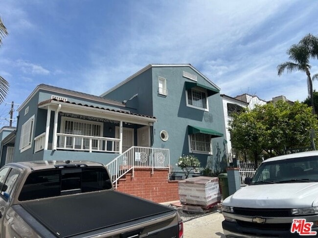 Primary Photo - 860 Serrano Pl