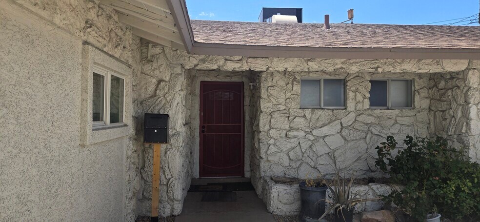 Building Photo - 1716 Kiltie Way
