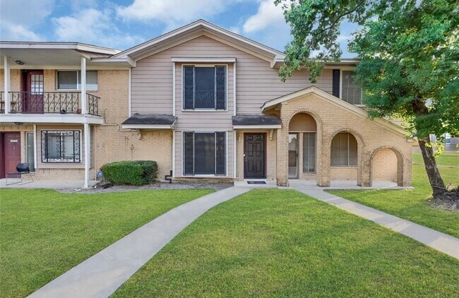 Building Photo - 13517 Castilian Dr