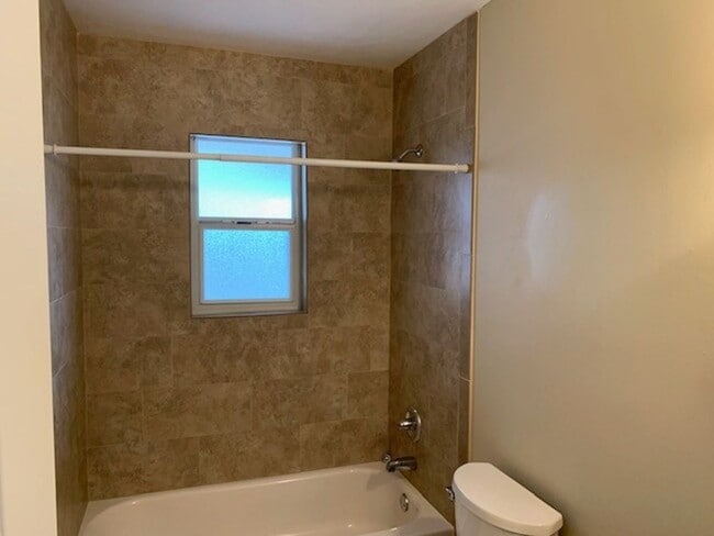 Building Photo - Amazing 3 Bedroom, 2 Bathroom House in Springtree