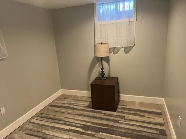 Building Photo - Beautiful apartment close to trails