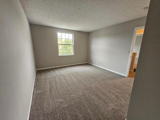 Building Photo - 5622 Blandon