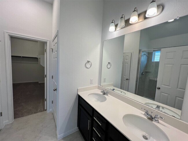 Building Photo - 3201 College Park Dr