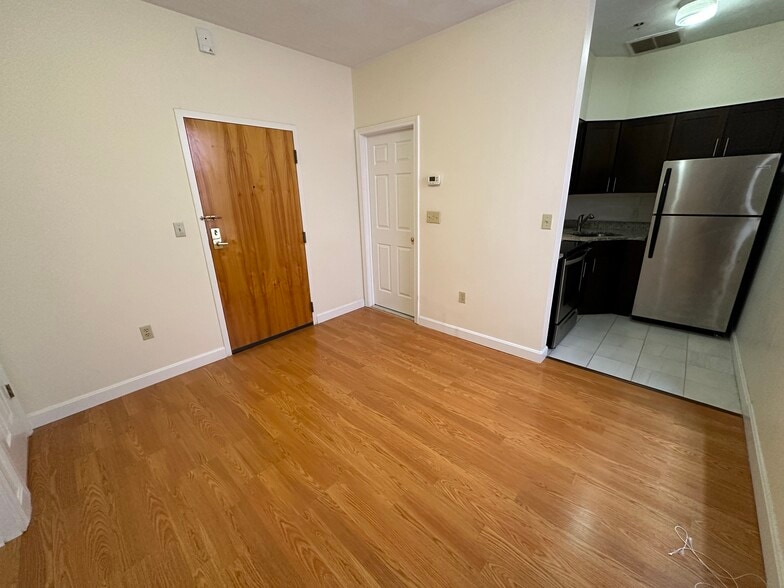 Building Photo - 83 Essex St