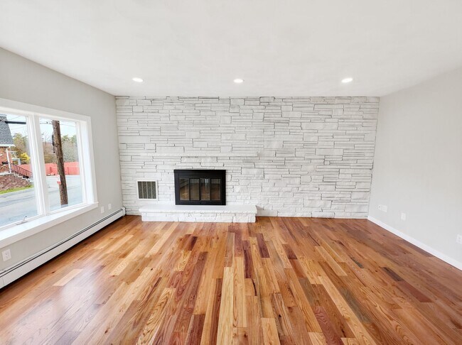 Building Photo - Beautiful Condo In Revere MA!