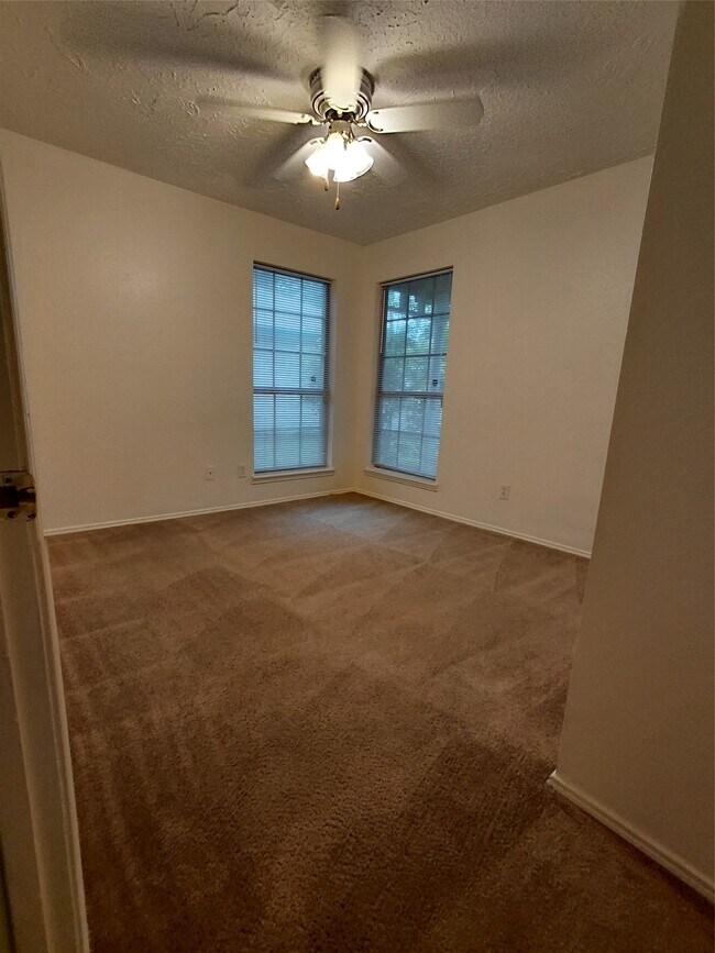 Building Photo - 3203 Mourning Dove Dr