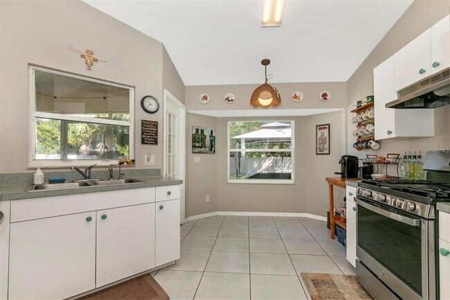 Building Photo - 4382 Sunburst Ave