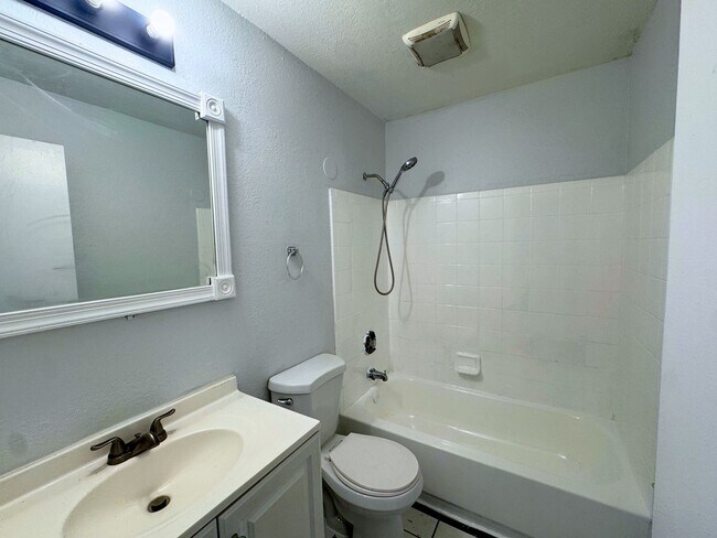 Building Photo - 4501 Treehouse Ln