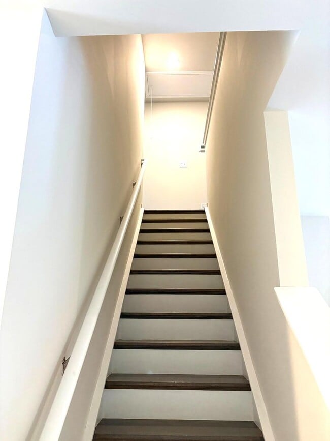 Building Photo - FIRST MONTH FREE - Stunning 3BR 2.5BA Home in Mooresville • 2 Car Garage