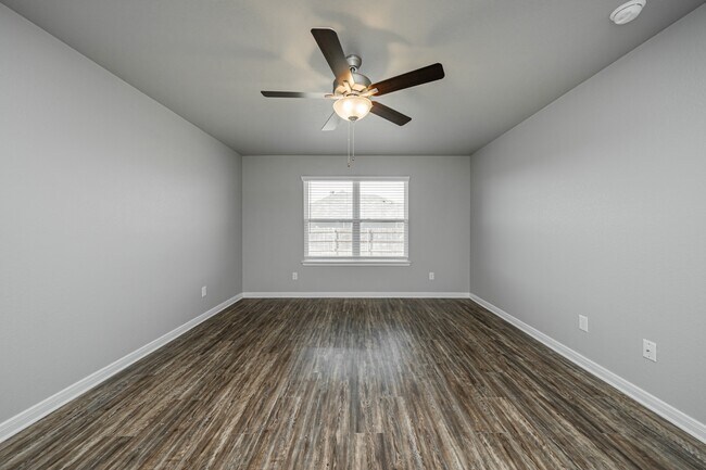 Building Photo - 602 Hollyhock Dr
