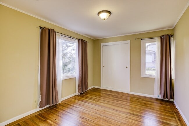 Building Photo - 13 Hermosa Ln