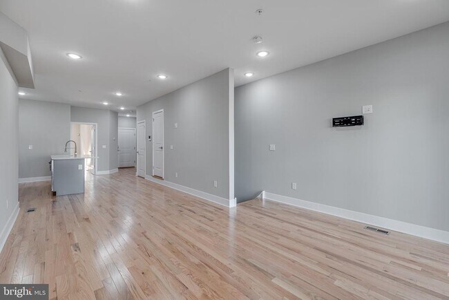 Building Photo - 2113 Master St