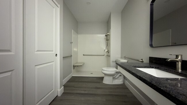 Building Photo - 251 Sladen St
