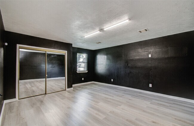 Building Photo - 16610 Cairngorm Dr