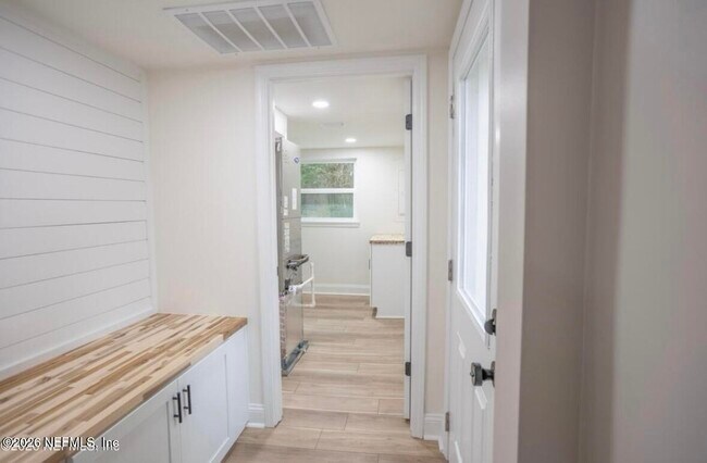 Building Photo - 44259 Artesian Blvd
