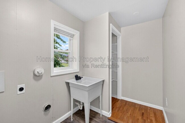 Building Photo - 6737 Fyler Ave