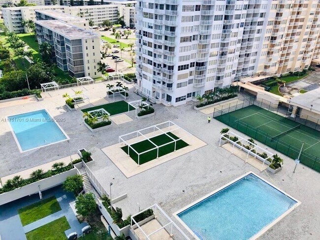 Building Photo - 18071 Biscayne Blvd