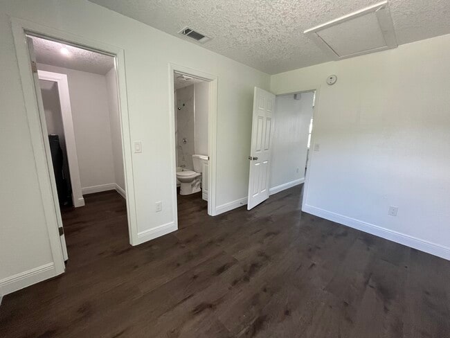 Building Photo - 2621 Kelly Ln