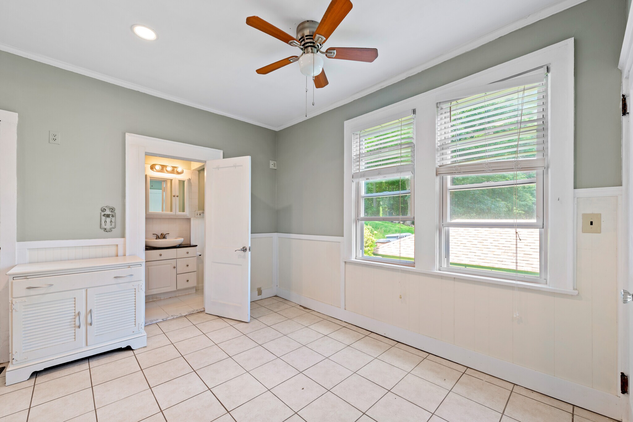 Dining area - 235 Prospect St
