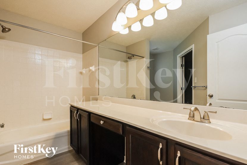 Building Photo - 160 Cambridge Dr