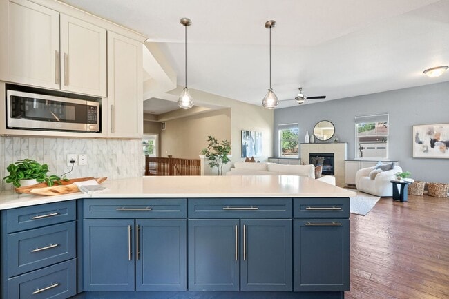 Building Photo - 742 Meadowlark Ln