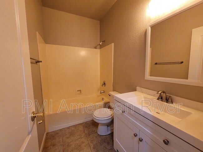 Building Photo - 10893 Bellone Way