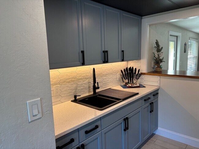 Building Photo - 3BR 2BA for Rent NSB between US1 & the River