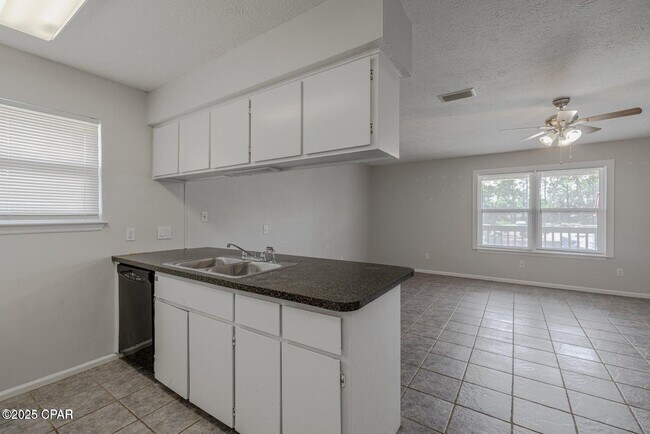 Building Photo - 7813 N Lagoon Dr