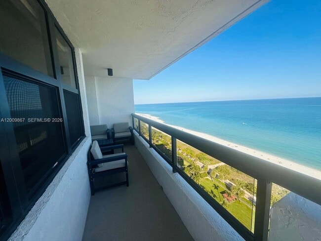 Building Photo - 2555 Collins Ave