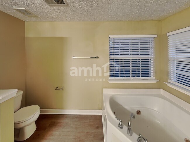 Building Photo - 3505 Bent Wood Ct