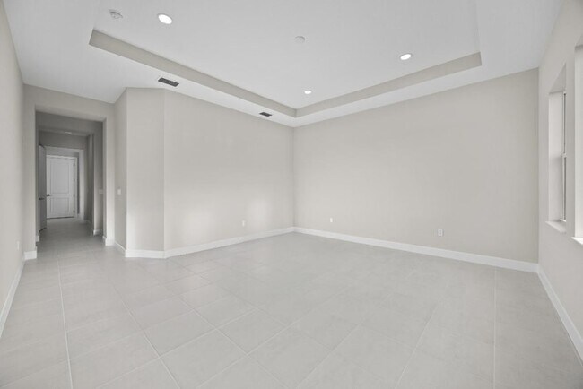 Building Photo - 5741 Beechnut Dr