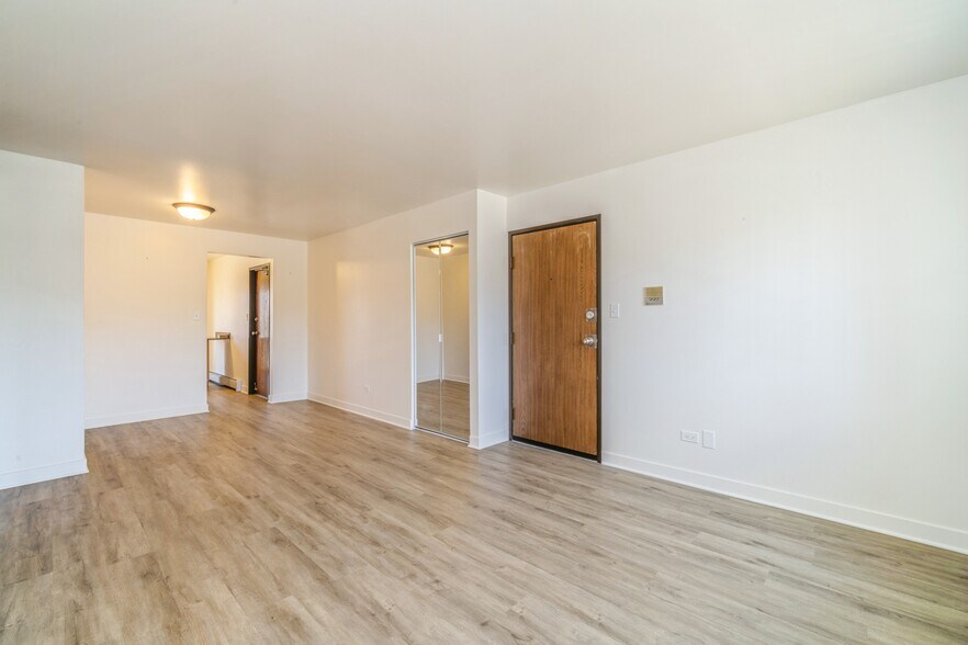 Building Photo - 404 Inland Dr