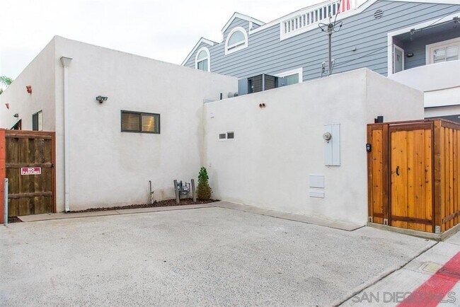 Building Photo - 834 Isthmus Ct