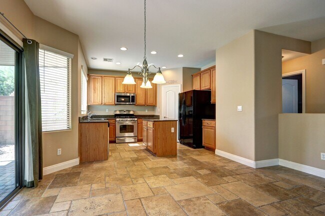 Building Photo - Wonderful 4 Bedroom Home!