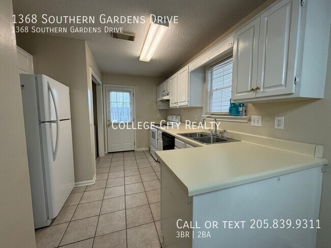 Building Photo - 1368 Southern Gardens Dr