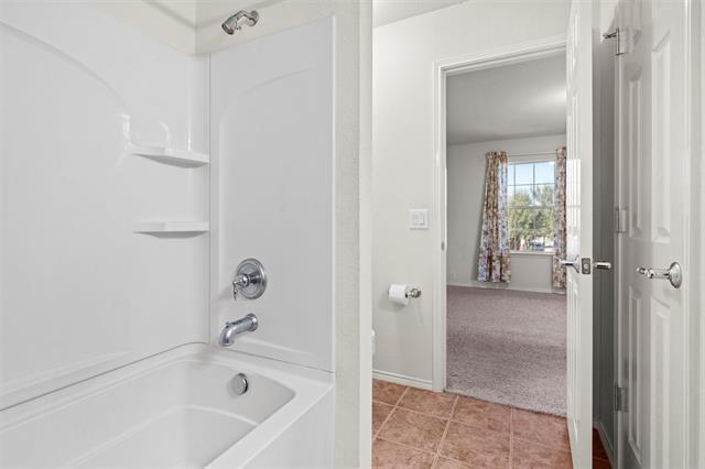 Building Photo - 2725 Hyde Park Dr